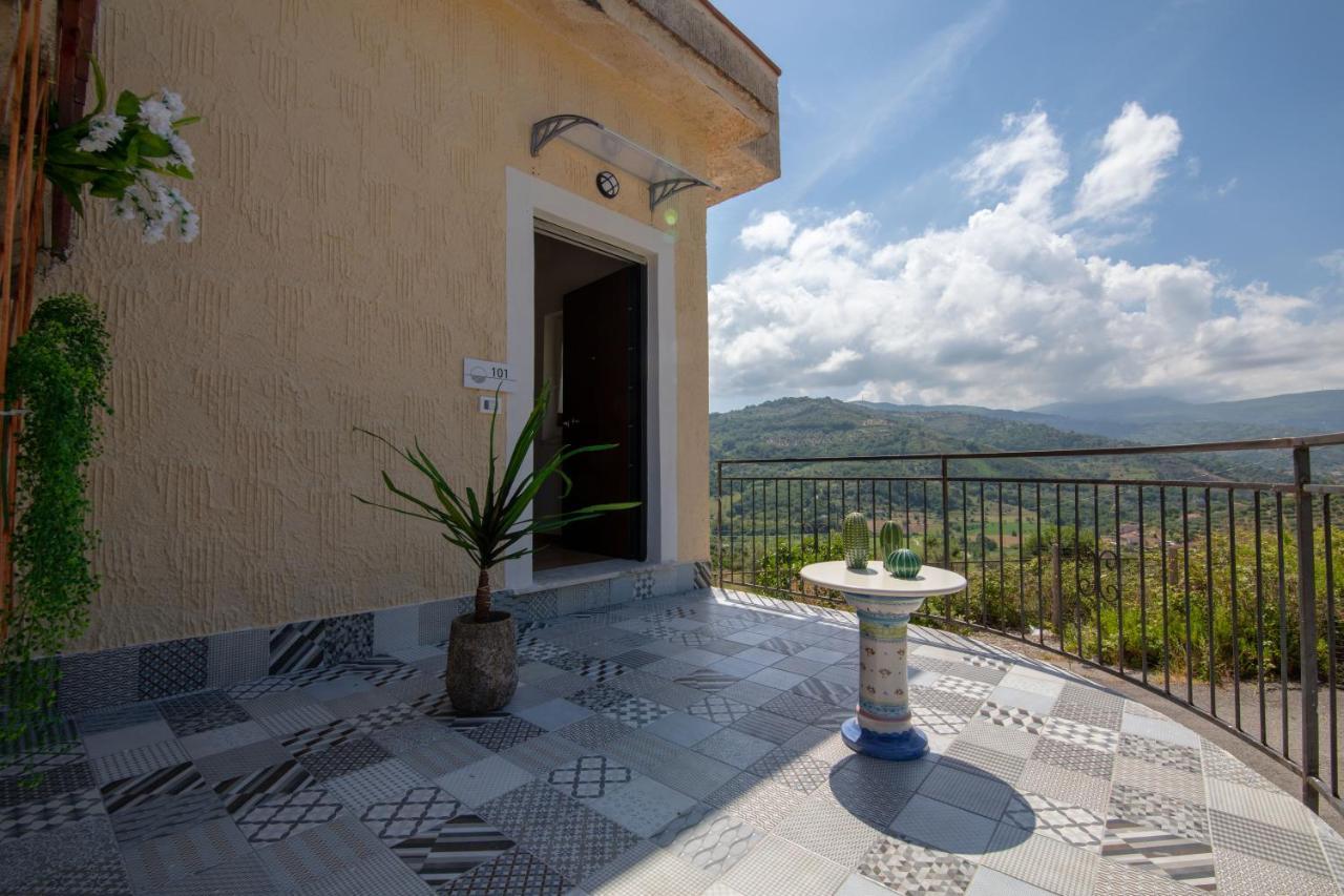Апарт отель Il Panorama Housing Cilento Санта-Мария-ди-Кастеллабате Экстерьер фото